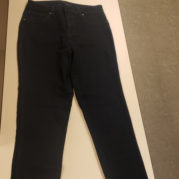 Jean Bundle - Picture 2 of 4